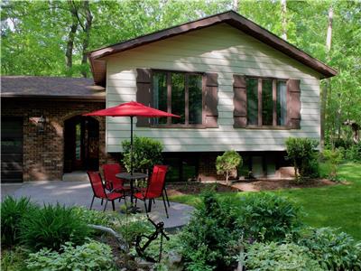Shady Oaks Cottage: Totally Renovated! Family Day Sale! Three nights for the regular weekend rates!