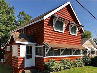 Graham Lodge: Classic Grand Bend Cottage! No Fees or Cleaning Charges!