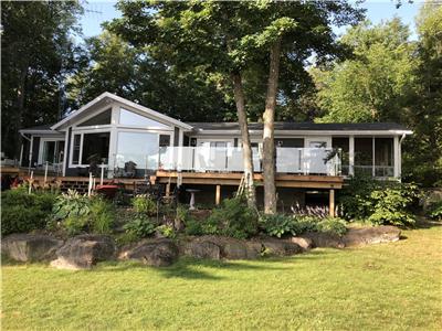 Beachfront Kennisis Cottage with Bunkie and Sunroom (full week rentals only)