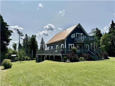 Beautiful ocean view property on the Amherst Shore - Northport, NS