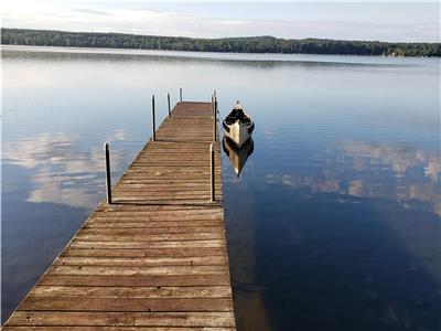 Lakefront Cedar Haven - Canoe,Kayak, AC, 1 GB Wifi - 1 hr from Toronto