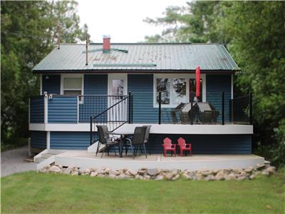 ACROSS THE POND COTTAGE - a gem of a cottage in the jewel of the Kawarthas - 4 beds