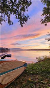 Beautiful Upper Buckhorn Lake Waterfront/ Sauna/ Amazing location! 2 min to town!