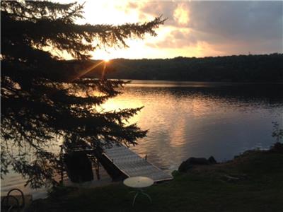 Rebecca's Cozy Waterfront Cottage with Great Swimming Westport Ontario