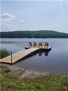 Ste-Lucie chalet - dock, boats, air conditioning, veranda mosquito, private beach, taxes included