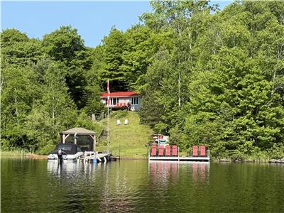 La maison du lac: Magnifique chalet au bord de l'eau dans un cadre priv et naturel