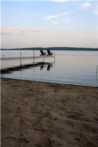 Beachfront cottage on beautiful Calabogie Lake-Now accepting summer bookings