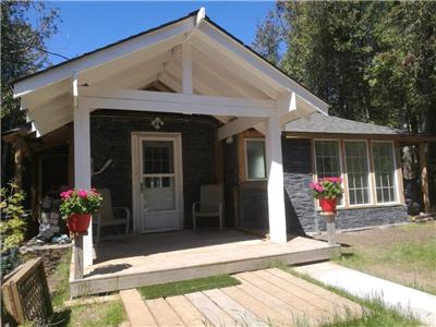 Sauble Beach Lakeview Cottage (Renovated 2020)