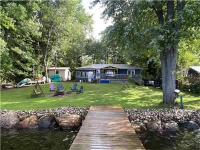 Calme, famille Waterfront Cottage sur le magnifique Golden Lake !!