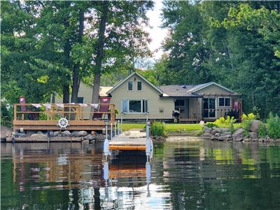 Absolutely breathtaking winter views Large 3 bedroom Cottage on the Trent River *