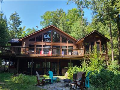 Lakefront Cottage in private setting with lots of comfort and fun. Sleeps 12
