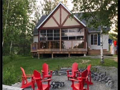 Beautiful Parry Sound Waterfront Cottage with Gorgeous Lake Views
