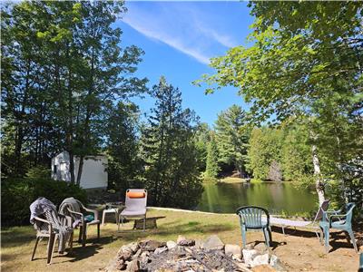 Waterfront Outaouais Cottage Sauna 45 min from Ottawa 3 bdrm, sandy, dock, clean lake, shallow entry