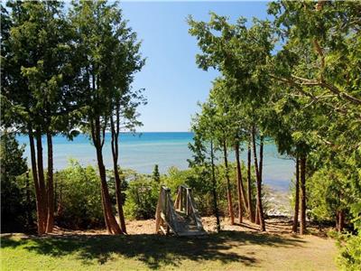 Blue Jay Waterfront Cottage in Tobermory close to Bruce Peninsula Park-canoe, kayak