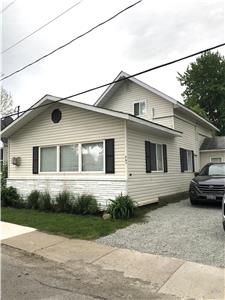 SUMMER FAMILY FUN IN NIAGARA's SOUTH COAST BEACH VILLAGE - avg $2275 a week