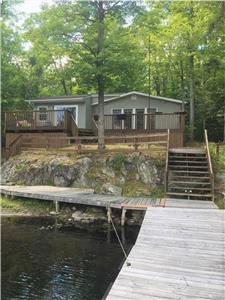 Bobs Lake 3 Bedroom Waterfront.  1000 SQFT.  Family of 4. * Weekly Special $1675 *  *See Description