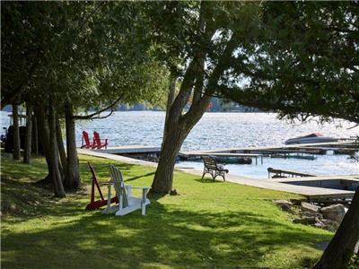 Escape to Big Rideau Lake - May to October access, Turn Key Resort Cottage