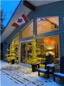 RED FOX LAKEHOUSE - Your Haliburton Lake Getaway