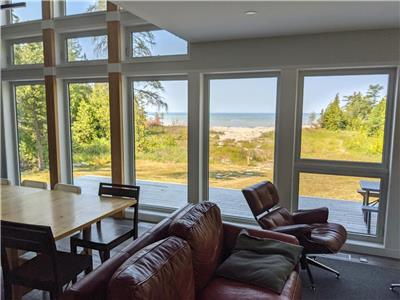 Private, secluded 6 bedroom cottage (sleeps 10) with huge waterfront access. Tamarack Cove Cottage