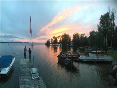 Best Sunset Cottage in the Kawarthas - Friday to Friday June Rental -  Perfect time of the summer!