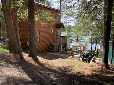 Calabogie Pearl - The Lakeside Chalet - 1 bedroom with 2 bunk bed rooms