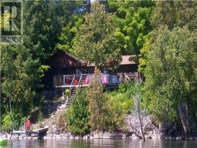 3 bedroom lakefront on Manitoulin Island - Hurry and book only one week left in summer 2023