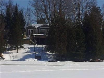 Manitouwabing Shores - Beautiful Pet-Friendly Cottage in Parry Sound w/ Great Swimming & Lots to Do