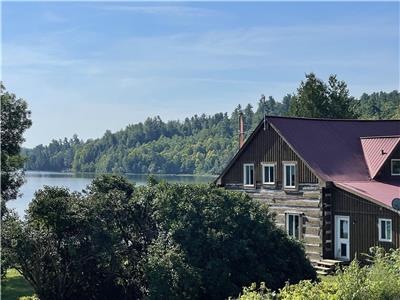 Lakeside Log Home (4 bdrm) on Norcan Lake