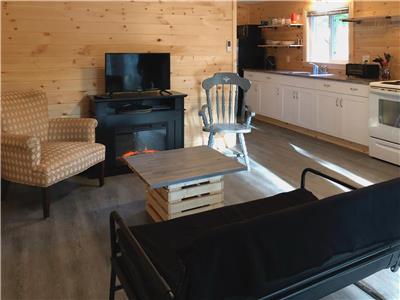 Aloha Cabin! Large Cabin centrally located in Beautiful Bayfield!