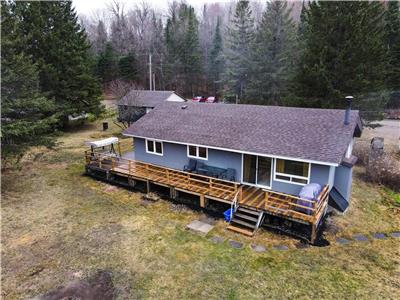 Irondale Cottage // Charming waterfront property with modern amenities 5 minutes from Kinmount