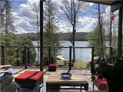 Muskoka heated waterfront paradise! A/C, Private Beach, Hot tub, Wifi, Indoor Fireplace, Boats