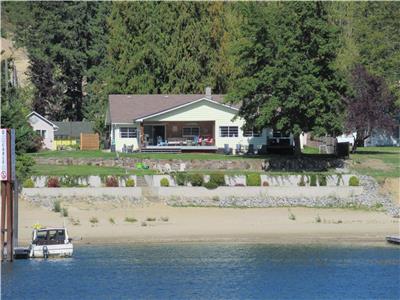 Bearfoot Beach House, Kootenay Lake near Nelson BC, sandy beach, golf, skiing, hiking, hot springs