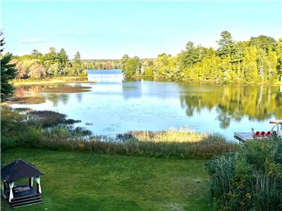 Sjour en famille pendant la pause de mars pour 14 personnes  Lux Lakehouse avec 10 acres de bois