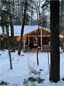 Silent Moorings - a 4 BR Log Cottage on clean, clear Lake Talon