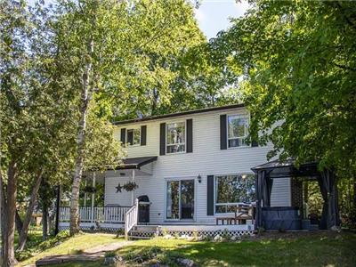 Hambly House - Luxury Waterfront Cottage w/ Sand Beach, Great Swimming & Hot Tub!