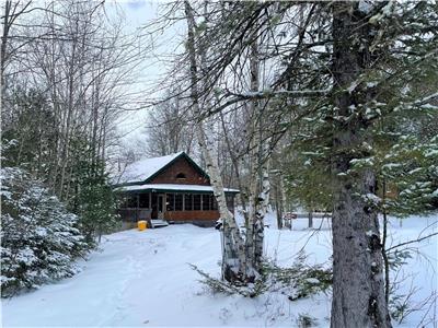 Lakeside Honey Bear Cottage - Val-des-Monts, Quebec