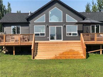 Lake Front Cottage in Gimli (on Golf Course) Spring & Summer Bookings