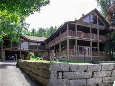 Red Cedar Lodge - 5BR Cottage w/ Swimming, Pool Table, Foosball, Poker Table