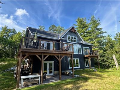 Lakefront Privacy & Serenity @ Driftwood Hideaway; Spacious, Skiing, Games, Fire pit, Nature