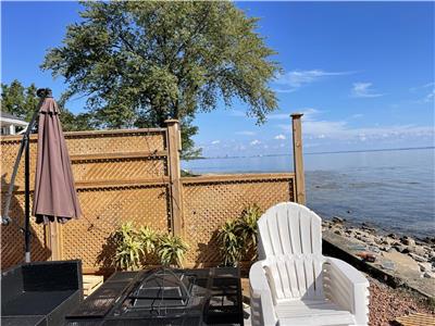 WATERFRONT CUTE & COMFY LAKE HOUSE CLOSE TO NF & BUFFALO NEW LOWER PRICING