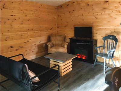 Aloha Cabin! Large Cabin Centrally Located in Beautiful Bayfield! No Fees or Cleaning Charges!