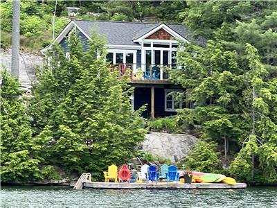 Prime Muskoka Location. Four Pines Waterfront Cottage (Clear Lake)