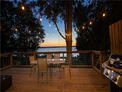 Gorgeous Waterfront Cottage 1 Hour from Toronto