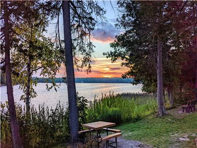 Beautiful Beachfront Cottage on Sandy Lake Beach: Your Own Private Oasis!