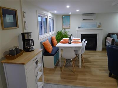 Wave House - 2 bedroom+Patio+BBQ+Wifi+short walk to downtown & beach