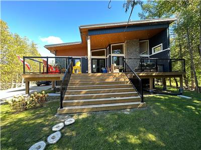 Sauble Beach Cottage - new build, steps to beach, shops - 50% off in Fall!