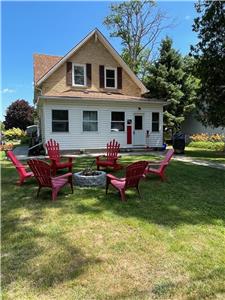 Park Side Cottage- 4 Bedroom cottage close to the beach in Port Elgin