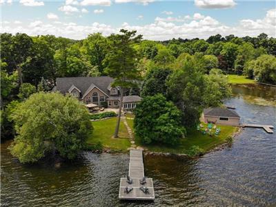 Exquisite Waterfront Family Lake House   Summer 2022 -- 1 week left in July