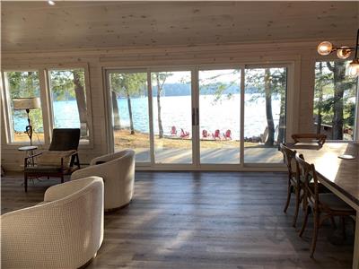 Half-Moon Cottage, Crystal Lake. A Luxury 3 BR Cottage That's Perfect for Making Memories.