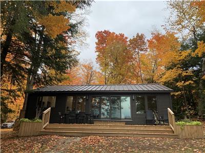 Fall is a beautiful time to visit Half-moon Cottage! Book this luxury 3 BR cottage now.